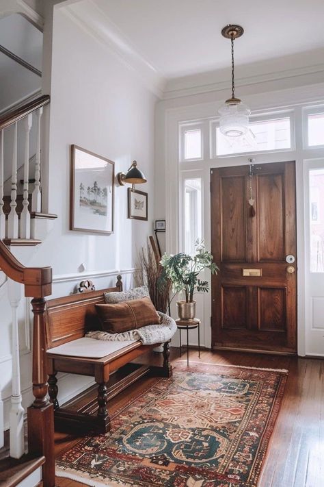 Foyer Ideas Entryway, Entryway Decor Ideas, Home Entryway, Entryway Ideas, Wood Accent, Cottage Homes, Beautiful Home, House Inspo, Traditional House