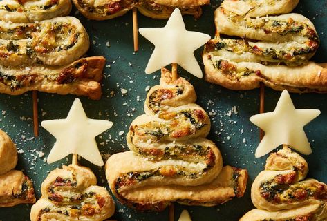 spinach artichoke christmas tree skewers Creative Christmas Appetizers, Holiday Party Appetizers, Butter Puff Pastry, Pesto Cheese, Puff Pastry Filling, Puff Pastries, Cheese Puff, Cheese Puff Pastry, Classic Appetizers