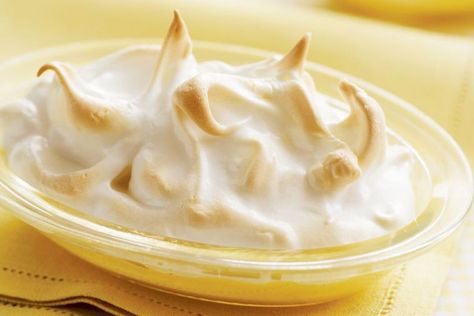 Lemon meringue puddings Best Pudding Recipe, Queen Of Puddings, Sticky Pudding, Nut Dessert, Banana Pudding Desserts, Custard Sauce, Chocolate Bread Pudding, Lemon Curd Recipe, Creamy Rice