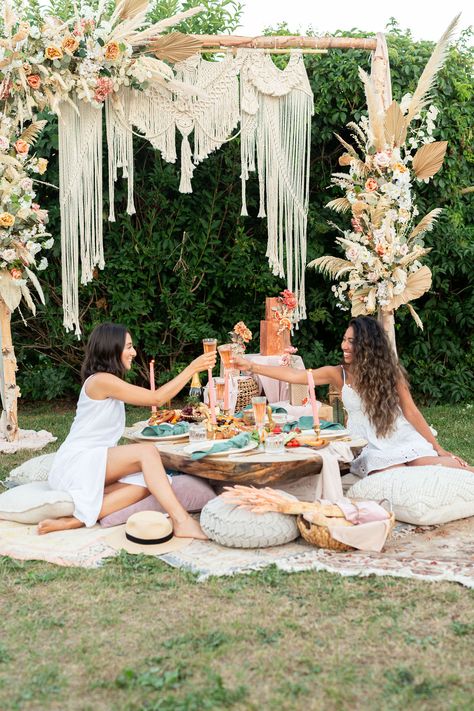 Bohemian Chic Party, Boho Chic Garden Party, Boho Decorations Party, Bohemian Birthday Party Decoration, Bohemian Outdoor Party, Boho Picnic Ideas, Picnic Backdrop, Boho Birthday Decorations, Bohemian Party Ideas