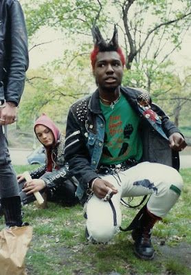 Signs Of Life NYC: Punk Rock vs. Apartheid in South Africa Picnic In Central Park, Alt Subcultures, Punk Subculture, Afro Goth, Punk Boy, 80s Punk, Punk Culture, Punk Rock Outfits, Punk Aesthetic