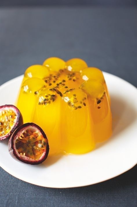 Veg Makhanwala Recipe, Easy Oven Recipes, Jello With Fruit, Passionfruit Recipes, Mango Jelly, Jelly Shots, Jelly Desserts, Homemade Jelly, Strawberry Jelly