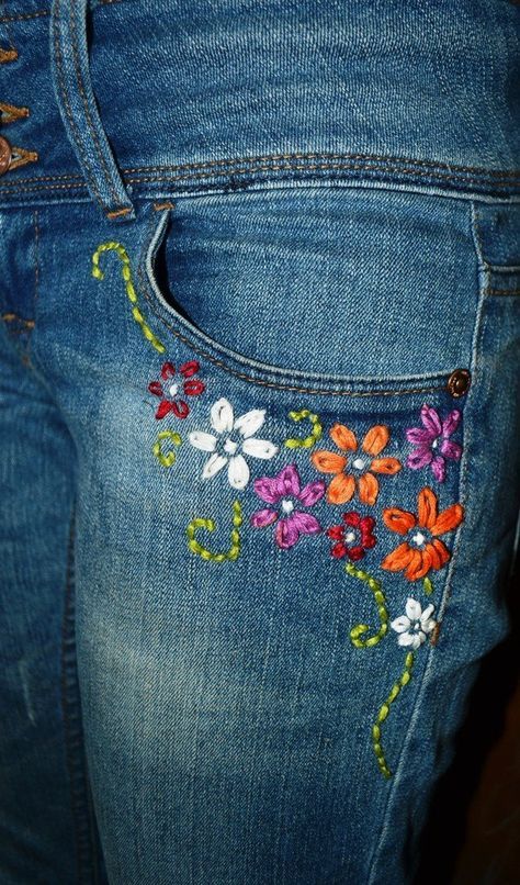 Embroidered Jeans are the new rage this summer. They are almost everywhere, which inspired me to make my own diy version! Embroided Jeans, Embroidered Jeans Diy, Artisanats Denim, Embroidery Jeans Diy, Jean Diy, Embroidered Embellishments, Denim Embroidery, Diy Jeans, Pola Sulam