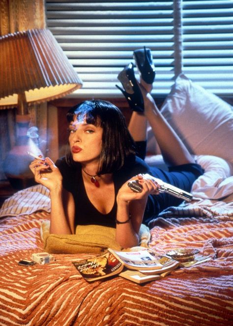 Disfraz Pulp Fiction, Pulp Fiction Uma Thurman, Pulp Fiction Costume, Uma Thurman Pulp Fiction, Famous Movie Posters, Iconic Movie Posters, Septième Art, 사진 촬영 포즈, Fiction Movies