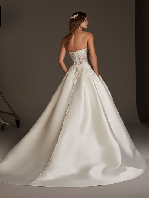 Plus Size Ball Gown, Lace Sweetheart Wedding Dress, Pronovias Bridal, Wedding Dresses Sweetheart Neckline, Pronovias Wedding Dress, Royal Wedding Dress, Kleinfeld Bridal, Sweetheart Wedding Dress, Corset Bodice