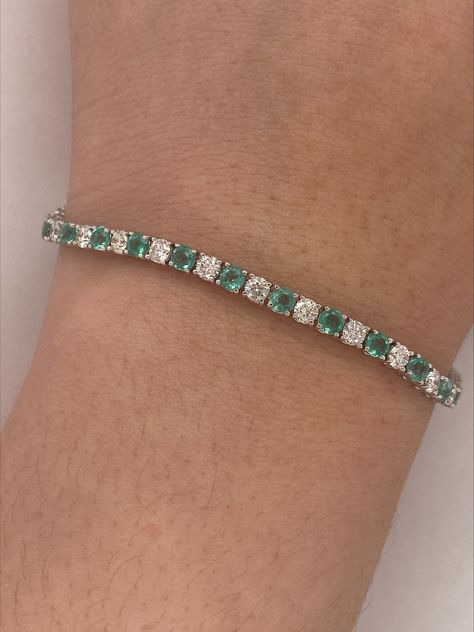 Luxury Diamond Jewelry, 2024 Prom, Jewerly Beads, Emerald Bracelet, Soldering Jewelry, Diy Bracelet Designs, Magical Jewelry, Jewelry Lookbook, Pretty Bracelets