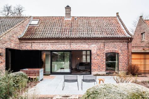 Project B by Juma Architects (1) Old Farmhouse Renovation, Brick Farmhouse, Architecture Renovation, Farmhouse Renovation, Modern Renovation, Gorgeous Interiors, Casa Exterior, Casa Container, Old Farm Houses