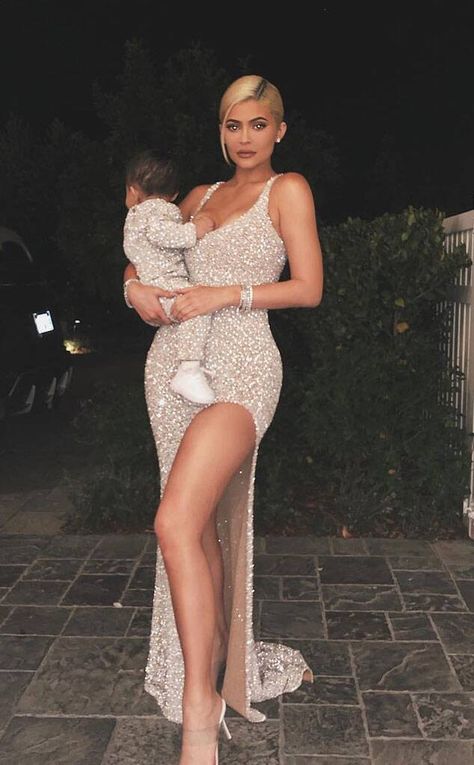 Kylie Jenner And Stormi, Stylizacje Kylie Jenner, Sparkly Sequin Dress, Kylie Jenner Dress, Ropa Kylie Jenner, Stile Kylie Jenner, Kylie Travis, Look Kylie Jenner, Looks Kylie Jenner