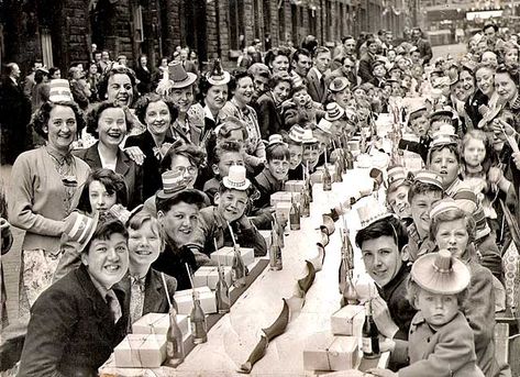 Coronation Street Party  -  1953 #pearllang #beBritish Jubilee Party, Vintage Festival, London Bars, Street Party, Coronation Street, Save The Queen, Dance Photos, Vintage Party, London Love