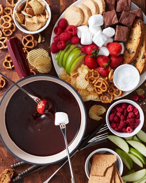 How to Make Easy Chocolate Fondue | Kitchn Chocolate Fondue Recipe Melting Pot, Fondue Dinner, Chocolate Fondue Recipe, Fondue Night, Fondue Party, Fondue Recipes, Peanut Butter Pretzel, Freeze Dried Fruit, Wafer Cookies