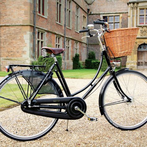 Cute Bike Helmet, Ladies Bike, Bici Retro, Dutch Bicycle, Cute Bike, Bicycle Baskets, Dutch Bike, Bike Aesthetic, Velo Vintage