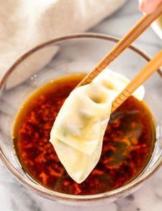 Wonton Sauce Recipe, Dipping Sauce For Egg Rolls, Sauce For Egg Rolls, Dumplings Receta, Chinese Sauce Recipe, Asian Dipping Sauce Recipes, Bbq Dipping Sauce, Chicken Potstickers, Dumpling Dipping Sauce