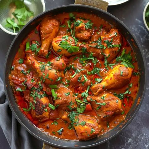 Savor the rich and flavorful Chicken Changezi - a North Indian dish with tender chicken simmered in a creamy tomato-based sauce. Chicken Changezi Recipe, Stock Pot Recipes, Indian Main Course, North Indian Food, Indian Chicken Curry, Indian Chicken Recipes, Cooking Chicken, Vegetable Curry, Pakistani Food