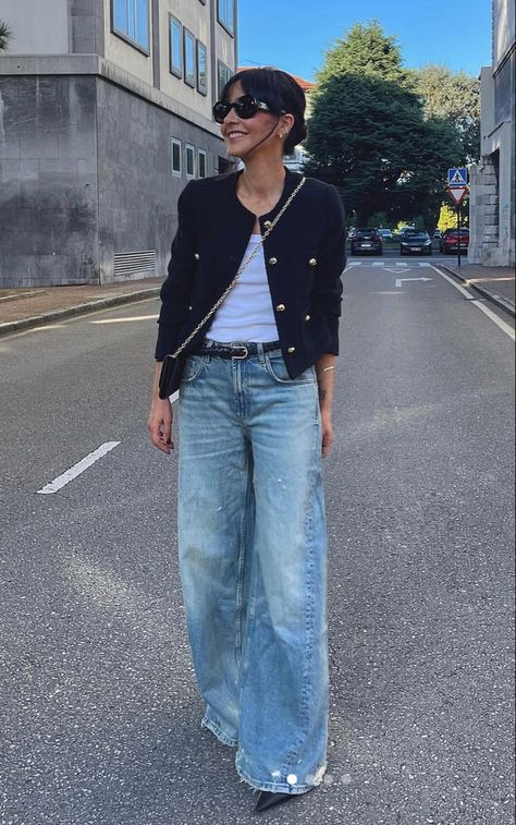 Jean Airport Outfit, Elevated Tshirt Outfits, Wild Leg Jeans Outfit, Palazzo Jeans Outfit, Wide Leg Jeans Outfit Fall, Jeans Outfit For Work, Wide Leg Jeans Outfit, Looks Jeans, Jeans Outfit Fall