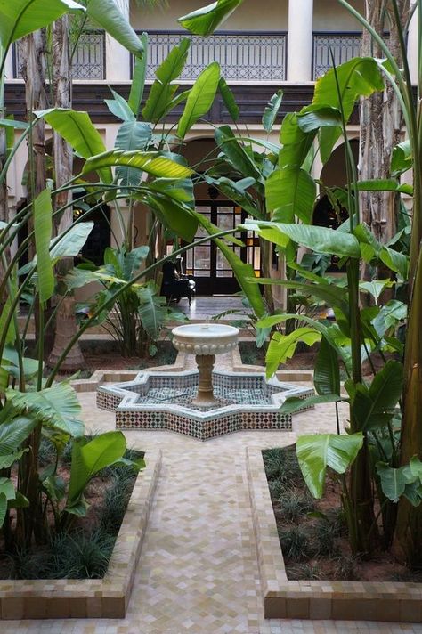 Tiled Courtyard, Arabic Garden, Moroccan Fountain, Moroccan Garden, Riad Marrakech, Architecture Classic, Persian Garden, Minimalist Garden, Moroccan Homes