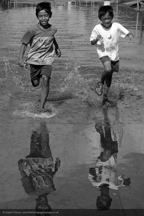 © Jophel Ybiosa 'Young Happy Filipinos' was entered into our bi-monthly photography competition Seeing Double Funny Couple Photography, Friendship Photography, Friendship Photos, New Photos Hd, Joker Wallpapers, Cute Couples Photography, Photographie Inspo, Shadow Photos, Photography Competitions