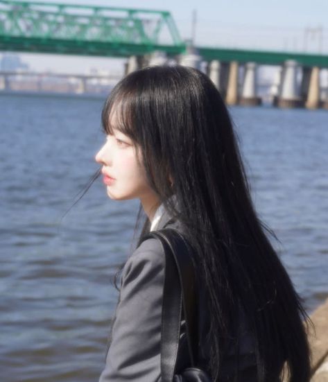 pretty aesthetic picture black hair bangs hairstyle fashion inspo (obv not mine) Sawako Hairstyle, Shoujo Hair, Aesthetic Picture Black, Rhea Core, Japanese Bangs, Sawako Aesthetic, Black Hair Japanese, Full Bangs Long Hair, Black Hair Korean