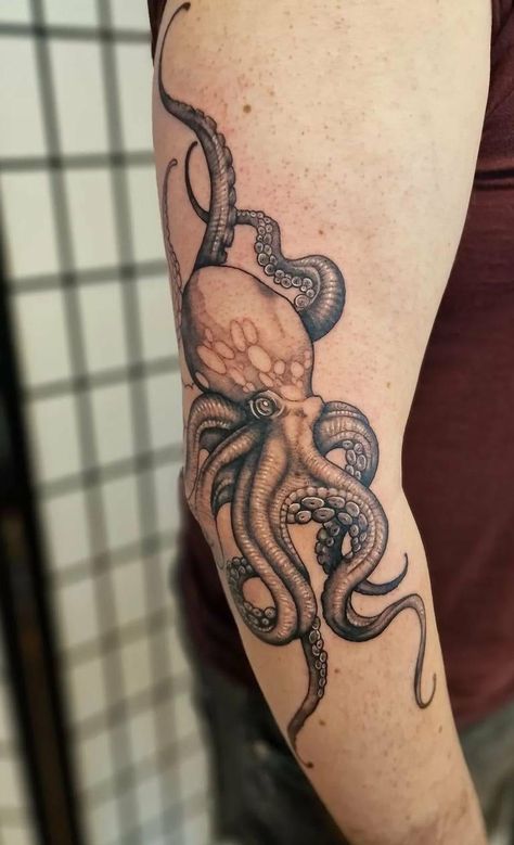 Octopus Thigh Tattoos Men, Old School Tattoo Octopus, Feminine Octopus Thigh Tattoos, Octopus Elbow Tattoo, Octopus Tattoos Arm, Fine Line Octopus Tattoo, Octopus Knee Tattoo, Octopus Tattoos For Men, Octopus Arm Tattoo