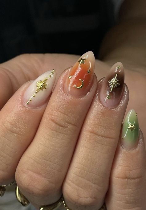 Thanksgiving Nails Aesthetic, Trendy Funky Nails, South Asian Nail Art, Fall Almost Nails, Gold Accent Nail Art, Fall Earthy Nails, Earthy Nail Inspiration, Nail October 2024, Fall Orange And Brown Nails