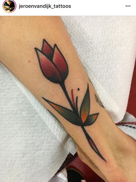 Tulip Tattoo Old School, American Traditional Tulip, Neo Traditional Tulip Tattoo, American Traditional Tulip Tattoo, Tulip Tattoo Traditional, Traditional Tattoo Black And White, American Traditional Tattoo Ideas, Traditional Tattoo Flowers, Traditional Tattoo Ideas