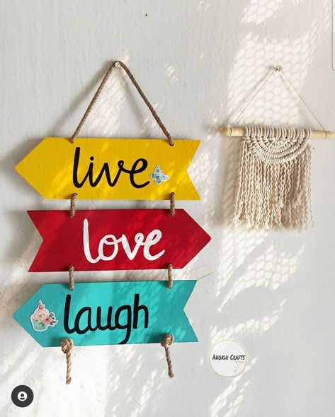 Pallet Wall Decor Ideas, Hanging Craft Ideas, Wood Art Diy, Hanging Craft, Live Love Laugh, Diy Wall Art Decor, Diy Home Decor Ideas, New Paper, Garden Crafts Diy