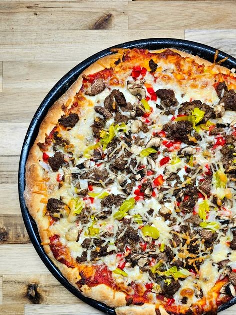 Italian Beef Pizza - Homemade on a Weeknight Italian Beef Pizza, Ground Beef Pizza, Beef Pizza, Cheese Crust Pizza, Pizza Homemade, Meat Pizza, Easy Pizza Dough, Cheese Crust, Italian Beef