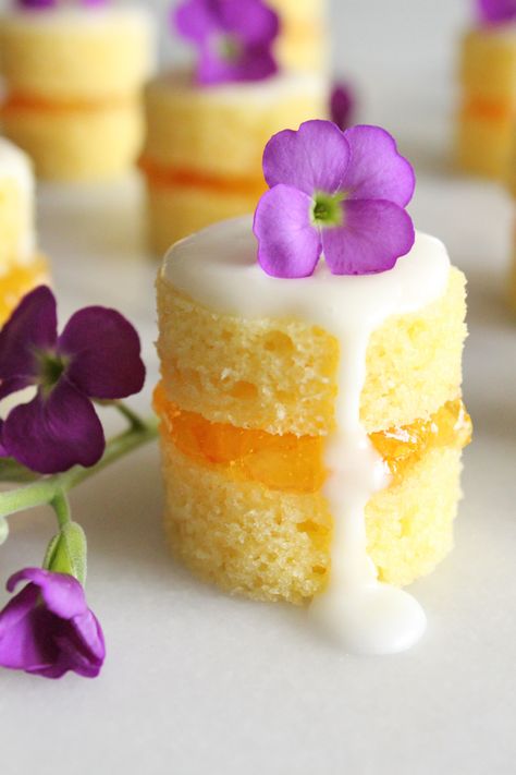 These mini naked cakes filled with sweet and tangy orange marmalade and garnished with fresh flowers are an elegant treat for a springtime brunch. They may look fancy, but they're simple to make. Fancy Desserter, Afternoon Tea Recipes, Naked Cakes, Tea Party Food, Orange Marmalade, Ge Bort, Afternoon Tea Parties, Tea Sandwiches, Fancy Desserts