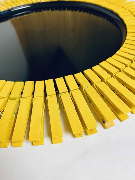 Sunflower Wreath With Clothes Pins, Easy Front Door Wreaths, Clothes Pin Sunflower Wreath Diy, Pizza Pan Wreaths For Front Door, Sunflower Pizza Pan Wreath Diy, Sunflower Clothespin Wreath Diy, Pizza Pan Clothespin Wreath, Clothespin Crafts For Adults Easy Diy, How To Make Sunflower Wreath