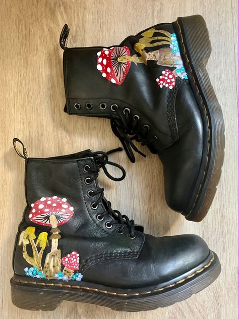 Painted Doc Martens, Gum Boot, Painted Clothes, Painting Leather, Dr Martens Shoes, Fall Shoes, Doc Martens, Custom Paint, Dr. Martens