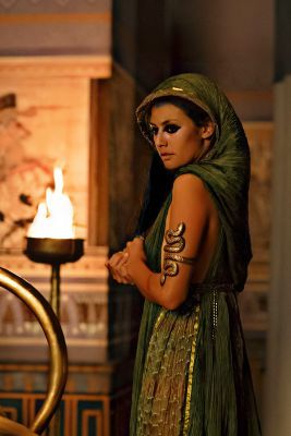 (1) Amunet Bennu :The Mummy Sibylla Deen, Cleopatra Quotes, Egyptian Outfit, Egyptian Fashion, Avan Jogia, Gold Gown, Quotes Wisdom, Princess Aesthetic, Fantasy Fashion