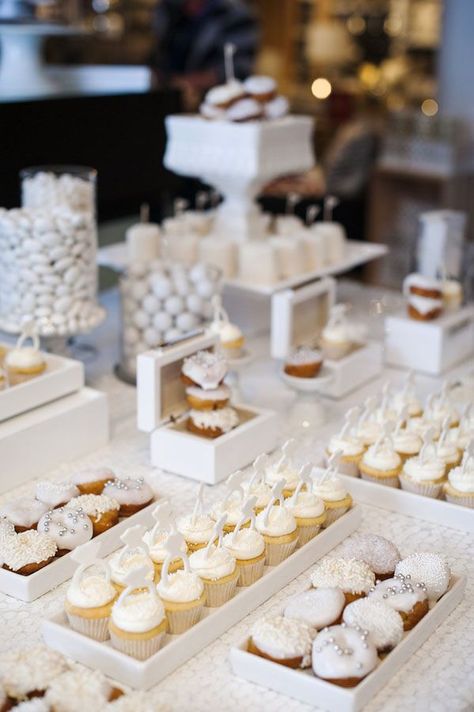 Cupcake Dessert Table Display, White Party Dessert Table, White Dessert Table Ideas, All White Dessert Table, Cupcake Table Wedding, Simple Dessert Table Ideas, Modern Dessert Table, Cupcake Display Ideas, Hen Party Food