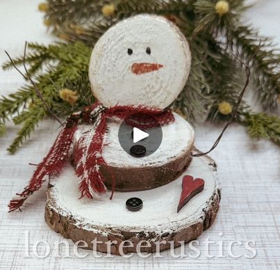 Wood Slice Snowmen, Wood Slice Snowman Diy, Diy Melting Snowman, Wood Slice Crafts Christmas, Melted Snowman Craft, Wood Slice Diy, Wood Slice Snowman, Log Snowman, Primitive Gingerbread Men