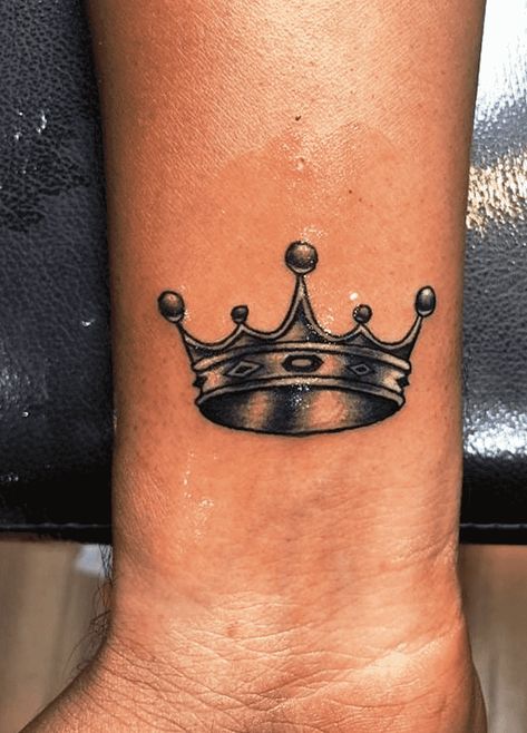 Crown Tattoo Design Images (Crown Ink Design Ideas) Wrist Crown Tattoo, Mens Crown Tattoo, Crown Wrist Tattoo, Prince Crown Tattoo, Tattoo Ideas Crown, Kings Crown Tattoo, Crown Tattoo Stencil, Small Tattoo Cover Up Ideas, Coronas Tattoo