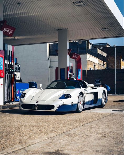 Maserati Mc 12, Hyper Cars, Pretty Bike, Cool Car Pictures, Exotic Sports Cars, Pretty Cars, European Cars, Car Culture, Future Car