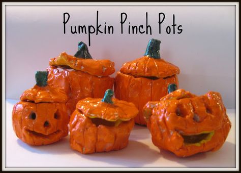 A little family of these adorable Pumpkin Pinch Pots would be so pretty on a mantle or table in honor of Halloween! Kids will have so much fun making their own pumpkin and then creating the fun fac… Pumpkin Punch, Crayola Air Dry Clay, Clay Pinch Pots, Clay Projects For Kids, Clay Lesson, Chocolate Muffin, Kids Clay, Kids Pottery, Crafts Halloween