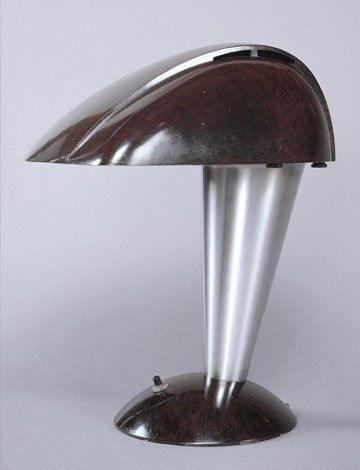 Streamlined Desk Lamp - 1930's.  Because you want the least wind resistance on an object designed to sit still in a windless environment? Lampe Art Deco, Art Deco Inspiration, Luminaire Vintage, Streamline Moderne, Art Appliqué, Art Deco Lighting, Art Deco Lamps, Streamline Design, Art Deco Furniture