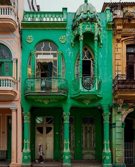 Nicoletta Carlone on Instagram: “Art Nouveau building in Havana, Cuba” Art Nouveau Arquitectura, Casa Fantasy, Art Nouveau House, Architecture Art Nouveau, Architecture Cool, Invisible Cities, Balkon Design, Art Nouveau Architecture, Havana Cuba