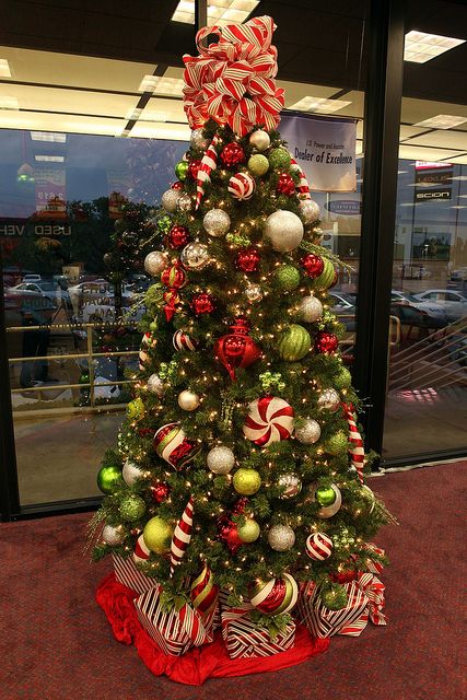 Decorated Christmas Tree Photo Gallery | Recent Photos The Commons Getty Collection Galleries World Map App ... Red And Green Tree Decorations, Christmas Tree Themes Colors, Green And Red Christmas Tree, 8ft Christmas Tree, Red And Green Christmas Tree, Ideas Decoracion Navidad, December Ideas, Christmas Tree Images, Christmas Apartment