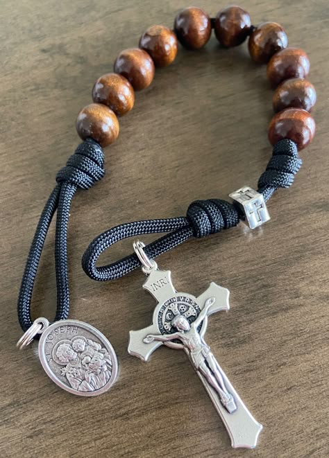 Homemade Rosary, Mens Rosary, Paracord Rosary, Beads Rosary, Iphone Wallpaper For Guys, Android Wallpaper Art, Religious Crafts, St Benedict, Catholic Rosary