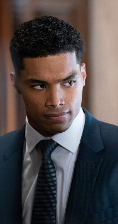 Rome Flynn, Fade Haircut Curly Hair, Dark Skin Men, Types Of Guys, Black Hollywood, Boy Photography Poses, Perfect Boy, Body Poses, Boys Haircuts