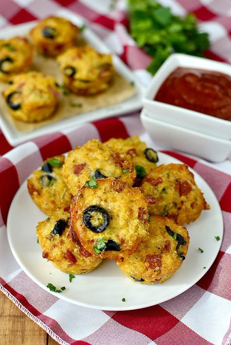 Change up pizza night with poppable, gluten-free Mini Pizza Quinoa Bites! | iowagirleats.com #glutenfree Quinoa Cups, Pizza Quinoa, Quinoa Pizza Bites, Cheese Quinoa, Mini Pizza Bites, Pizza Cups, Quinoa Bites, Gluten Free Appetizers, Iowa Girl Eats