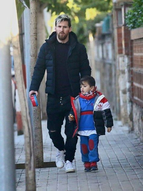 Messi Style, Messi And Wife, Lionel Messi Family, Lio Messi, Messi Videos, Lionel Messi Fc Barcelona, Argentina National Team, Messi Photos, Lionel Andrés Messi