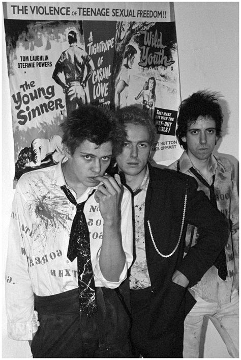 #theclash Mick Jones, Estilo Punk Rock, 70s Punk, British Punk, 80s Punk, Punk Movement, Punk Culture, Joe Strummer, Mode Punk