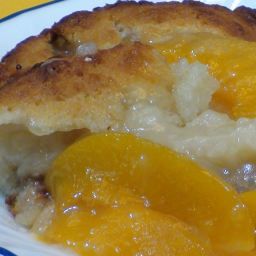 Grandma's Floating Peach Cobbler Peach Cobbler Ingredients, Peach Desserts, Dessert Simple, Peach Cobbler Recipe, Cobbler Recipe, Peach Recipe, Cobbler Recipes, Peach Cobbler, Pie Dessert