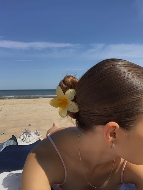 hairstyles, summer hair, slicked back hairstyles, claw clip, summer, beach, tanning, sea, seaside Flower Claw Clip, Claw Clips, Claw Clip, Hair Clips, The Beach, Hairstyles, For Women, Hair, Beauty