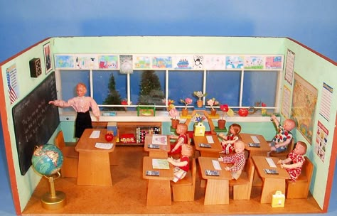 Miniature Classroom, Rainforest Project, Miniature School, Model School, Dollhouse Books, Vitrine Miniature, Ecole Art, Diy Classroom, School Room