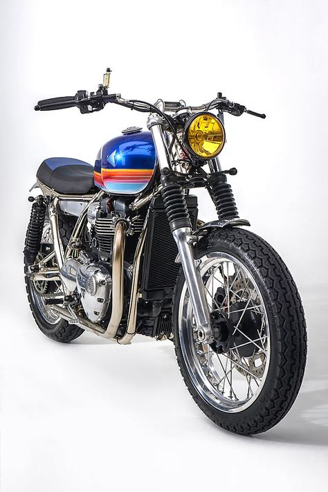 Triumph Bonneville Custom, Triumph T100, Modern Bike, Triumph Bonneville T100, Triumph Bikes, Bonneville T100, Triumph Scrambler, Classic Motors, Triumph Bonneville