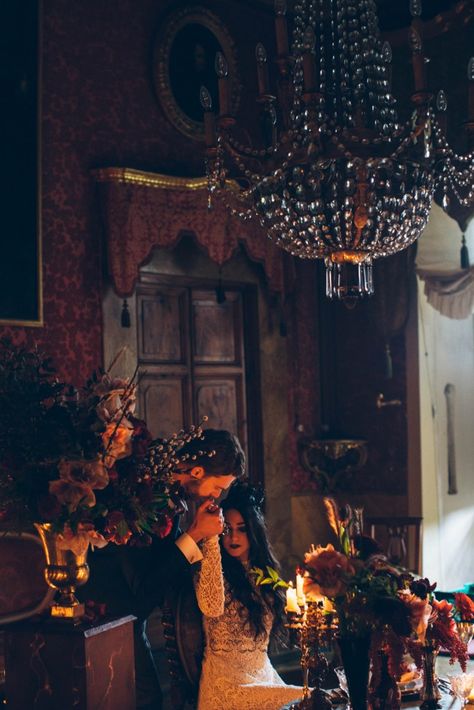 Italian-Gothic-Wedding-Inspiration-at-Villa-Di-Maiano-Stefano-Santucci-054 Italian Gothic, Vampire Wedding, Dark Wedding Theme, Halloween Themed Wedding, Goth Wedding, Dark Wedding, Moody Wedding, Theme Color, Art Halloween