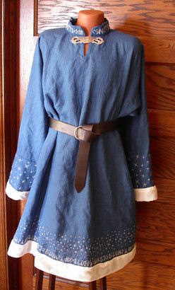 Medieval Tunic, Artist Reference, Forest Fashion, Aged Clothing, Medieval Clothes, Summer Tunic, Elf Clothes, Fantasy Worlds, Custom Costumes