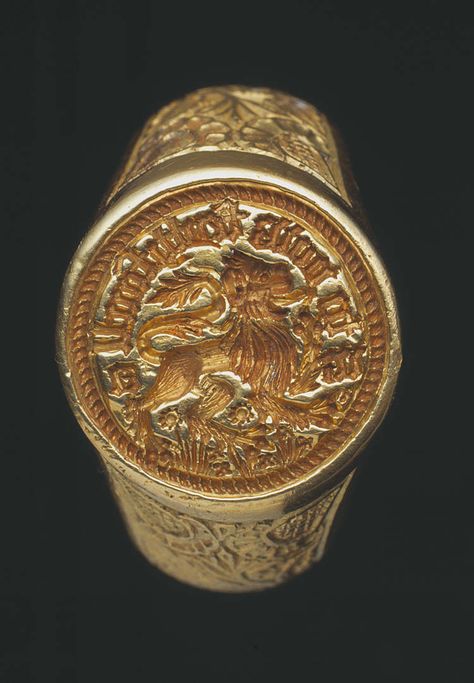 Ancient Jewels, Medieval Rings, Ancient Jewellery, Wars Of The Roses, Signet Ring Men, Historical Jewellery, Jewelry Men, Medieval Jewelry, Signet Rings